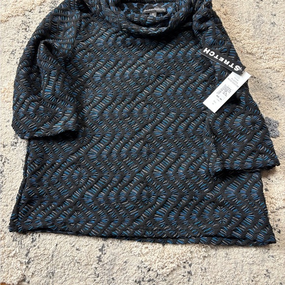 Sweaters - Black and Blue Textured Stretch Top